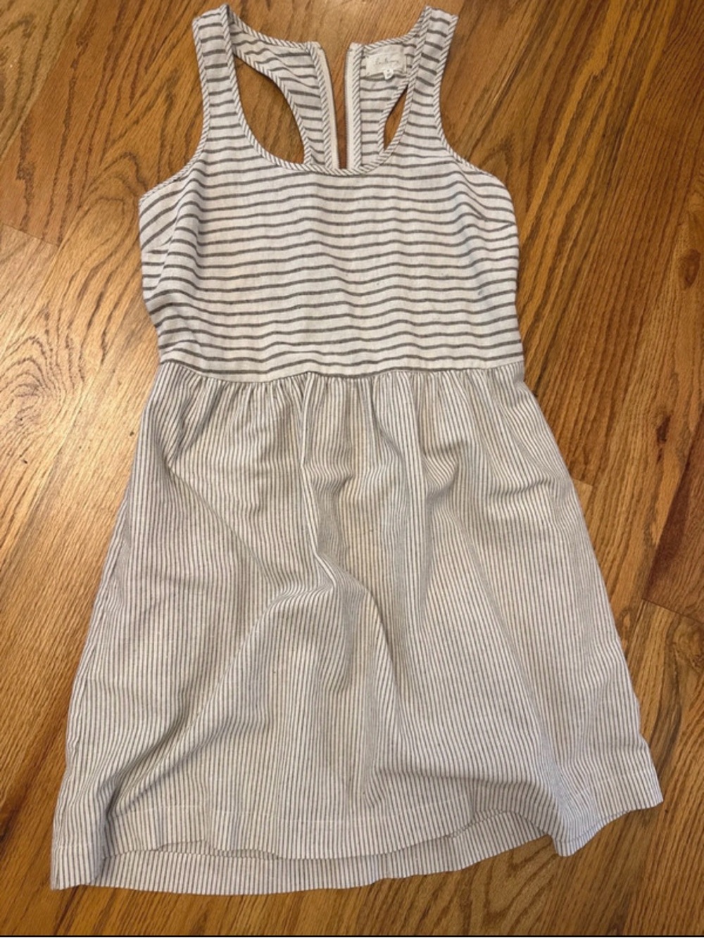 Striped Sleeveless racerback women’s  Dress in White and Gray size 4. Zipper
